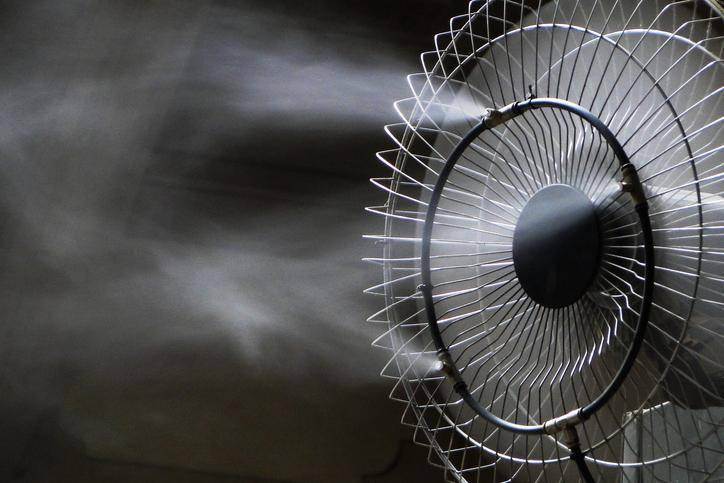 5 ventilateurs brumisateurs pour rafraîchir votre intérieur